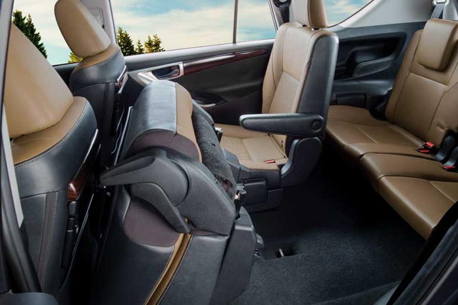 Toyota Innova Crysta 2025